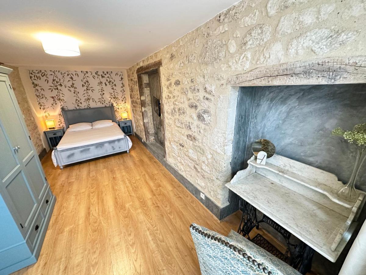 Gites Du Chateau De Panisseau Thenac  Bagian luar foto